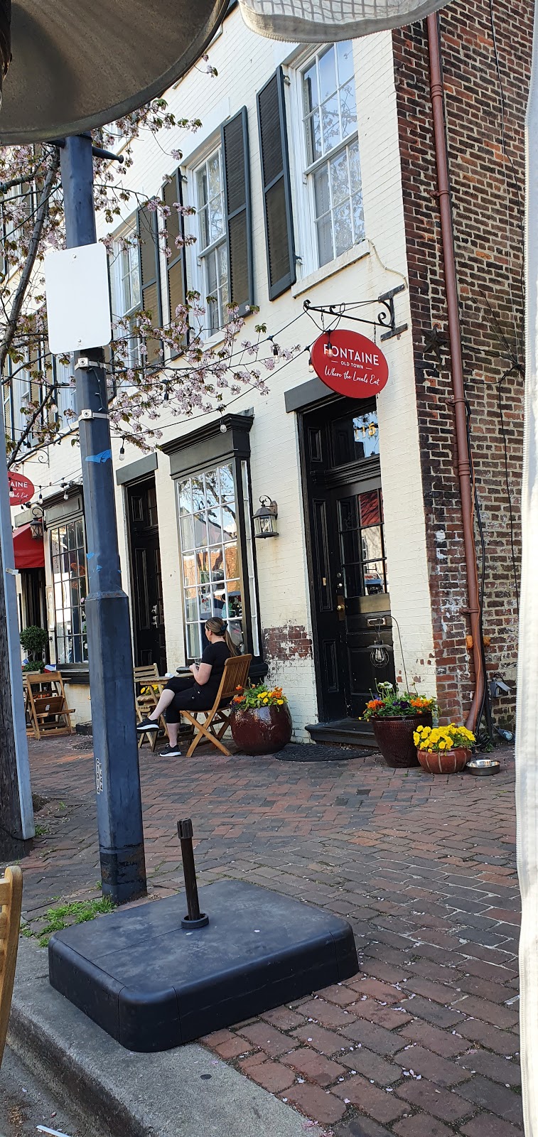 Fontaine Caffe & Creperie